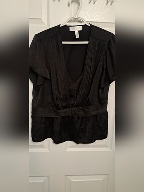 Women's Black V-Neck Pleated Short Sleeve Top Plus Sized 1X 18/20 Addition Elle